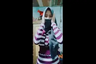 Cewek Jilbab Buka Bukaan Colmek Becek Ganas